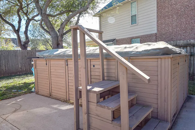 a view of a house with backyard and tree s
