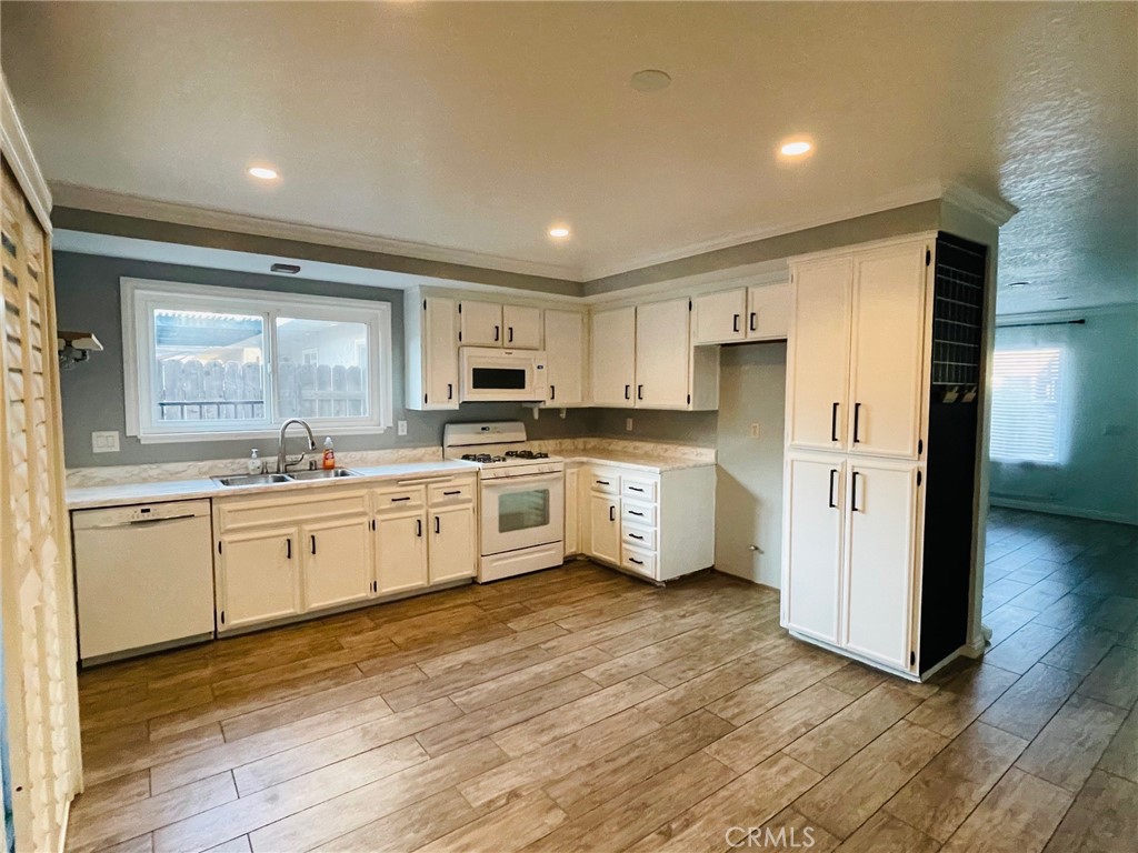 8664 Oak Drive Rancho Cucamonga, CA 91730 - Photo 4 of 19