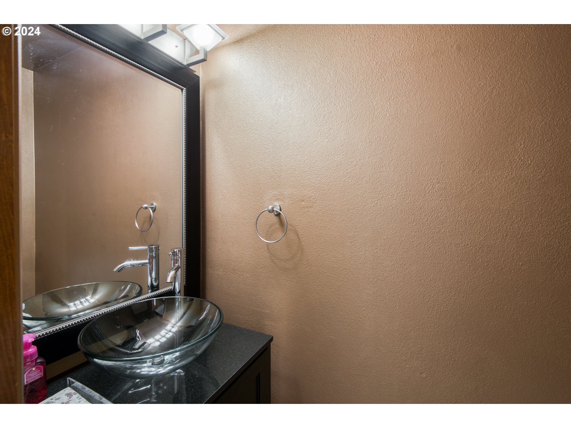 612 Southeast Lovrien Place Gresham, OR 97080 - Photo 21 of 48 a bathroom with a toilet and a shower