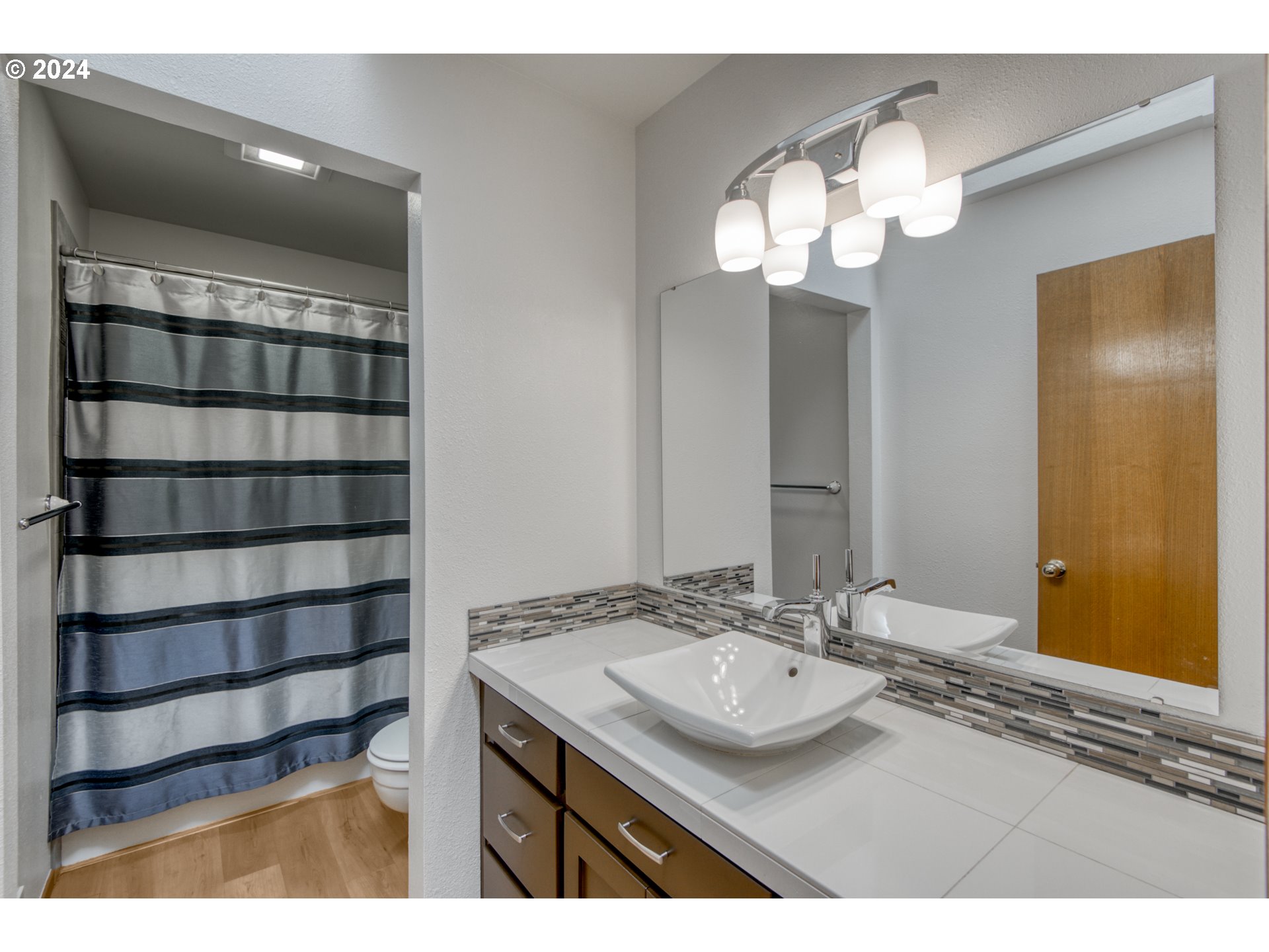 612 Southeast Lovrien Place Gresham, OR 97080 - Photo 26 of 48 a bathroom with a sink a light fixture and a mirror