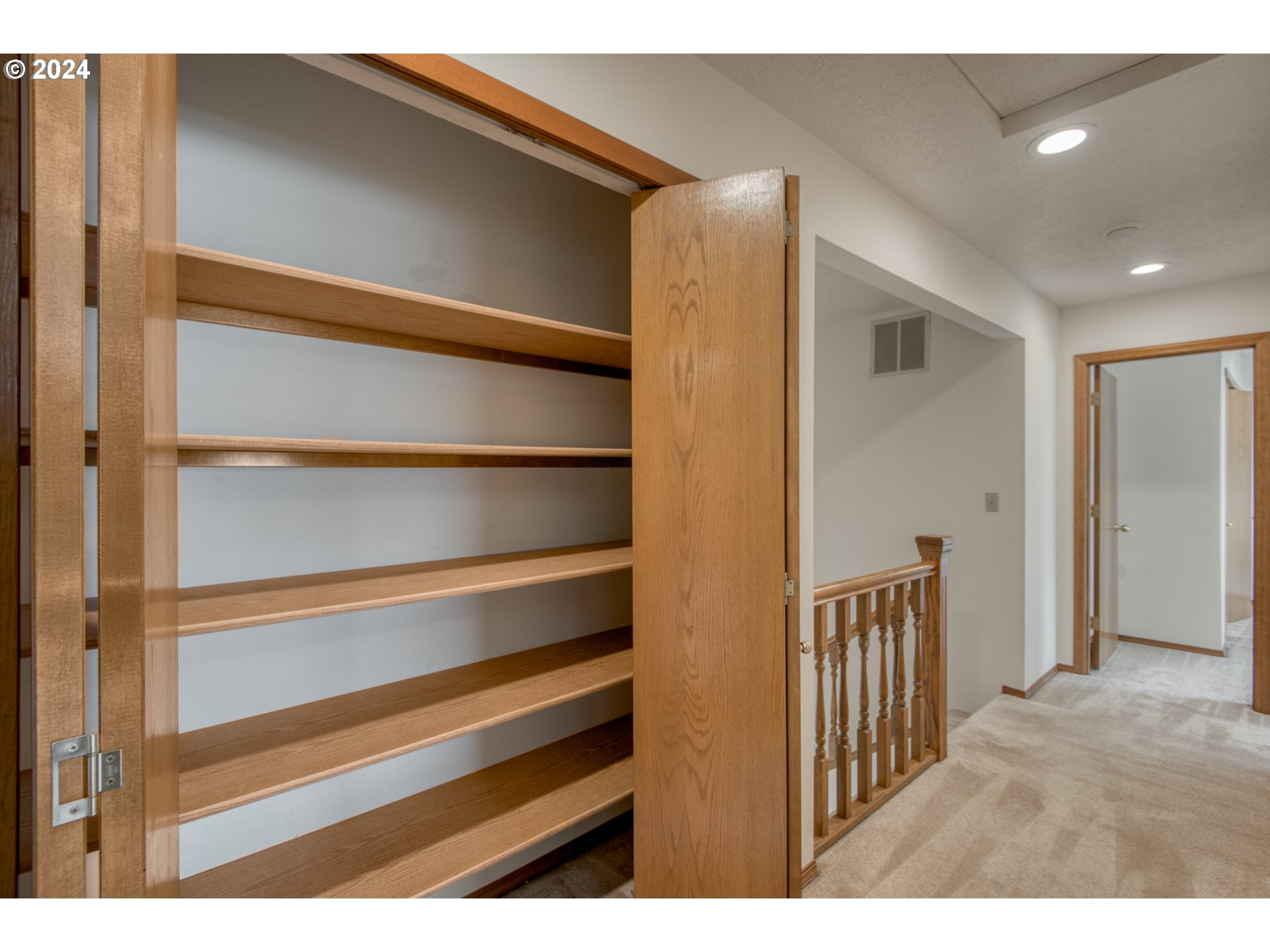 612 Southeast Lovrien Place Gresham, OR 97080 - Photo 27 of 48 a view of front door