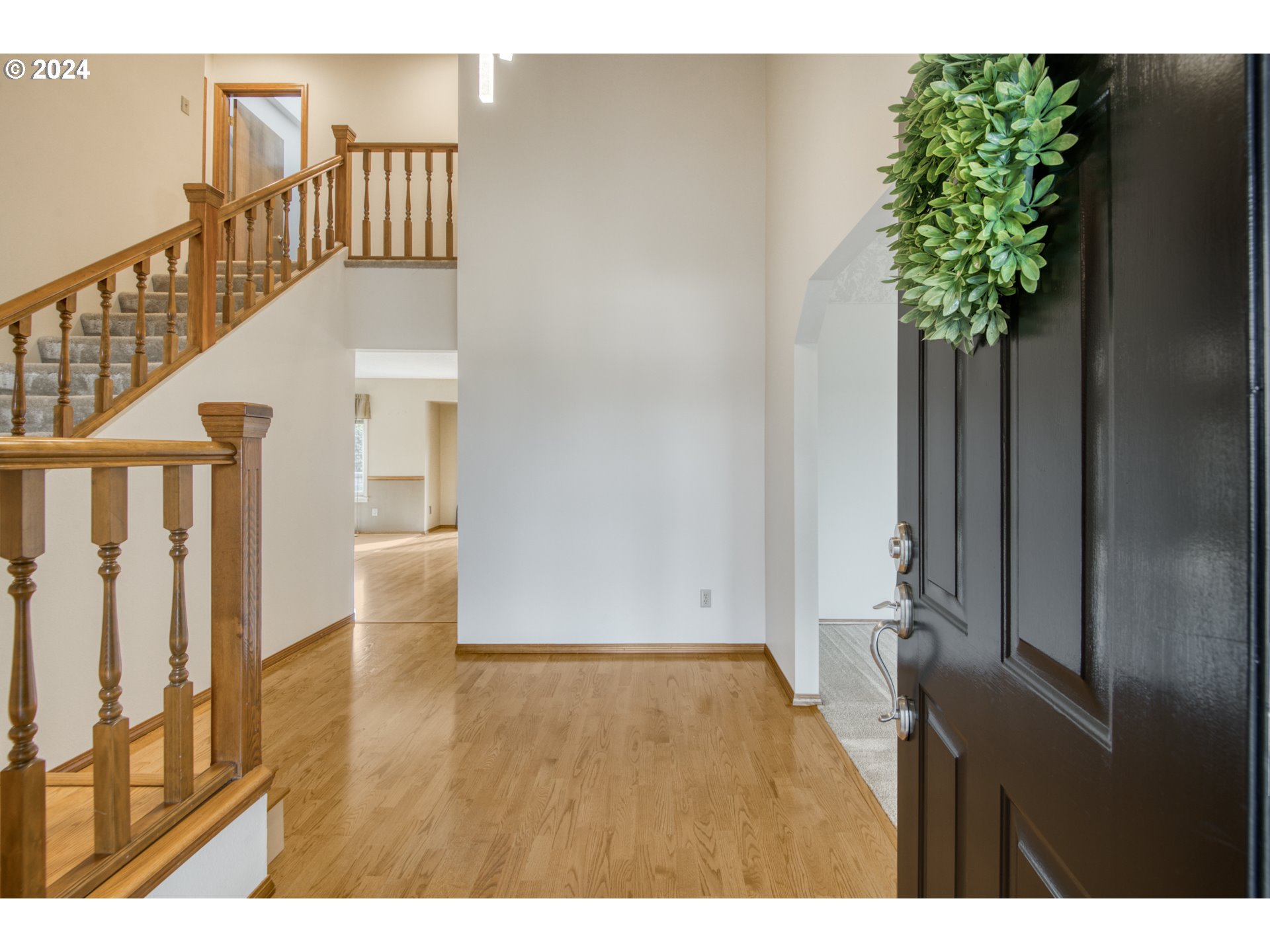 612 Southeast Lovrien Place Gresham, OR 97080 - Photo 3 of 48 a view of entryway with wooden floor