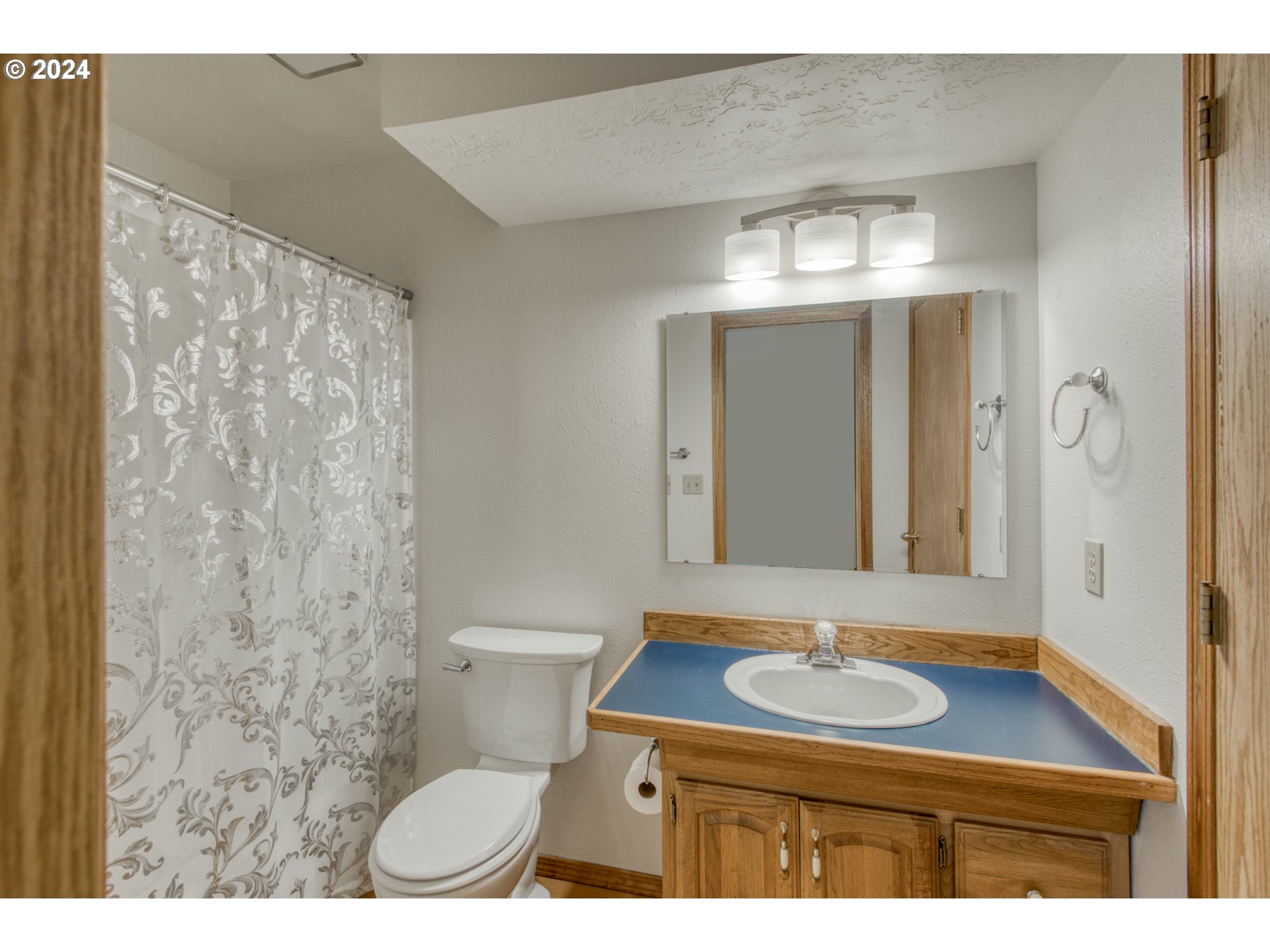 612 Southeast Lovrien Place Gresham, OR 97080 - Photo 31 of 48 a bathroom with a sink a toilet and a mirror