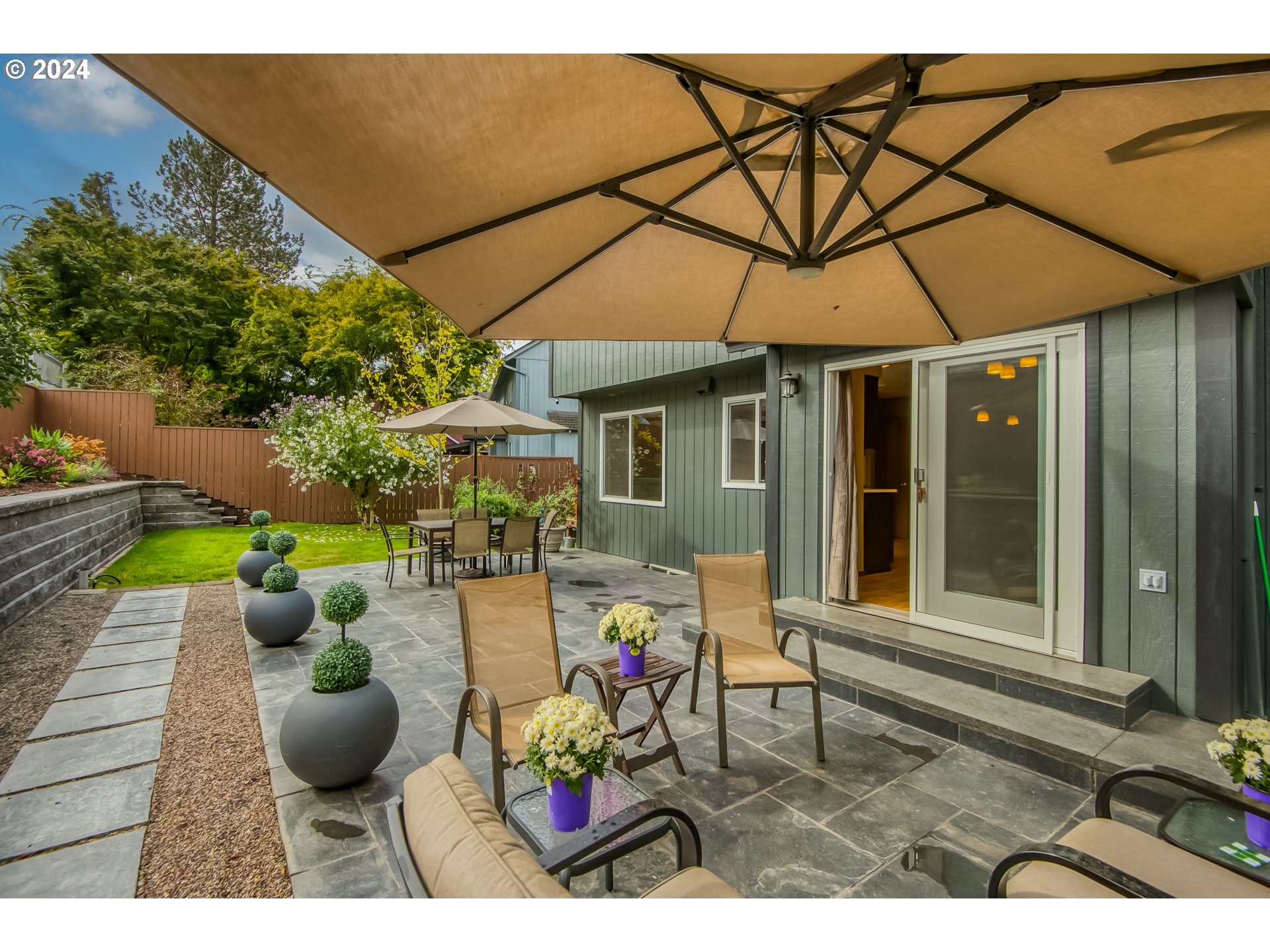612 Southeast Lovrien Place Gresham, OR 97080 - Photo 37 of 48 a view of a patio with table and chairs and potted plants