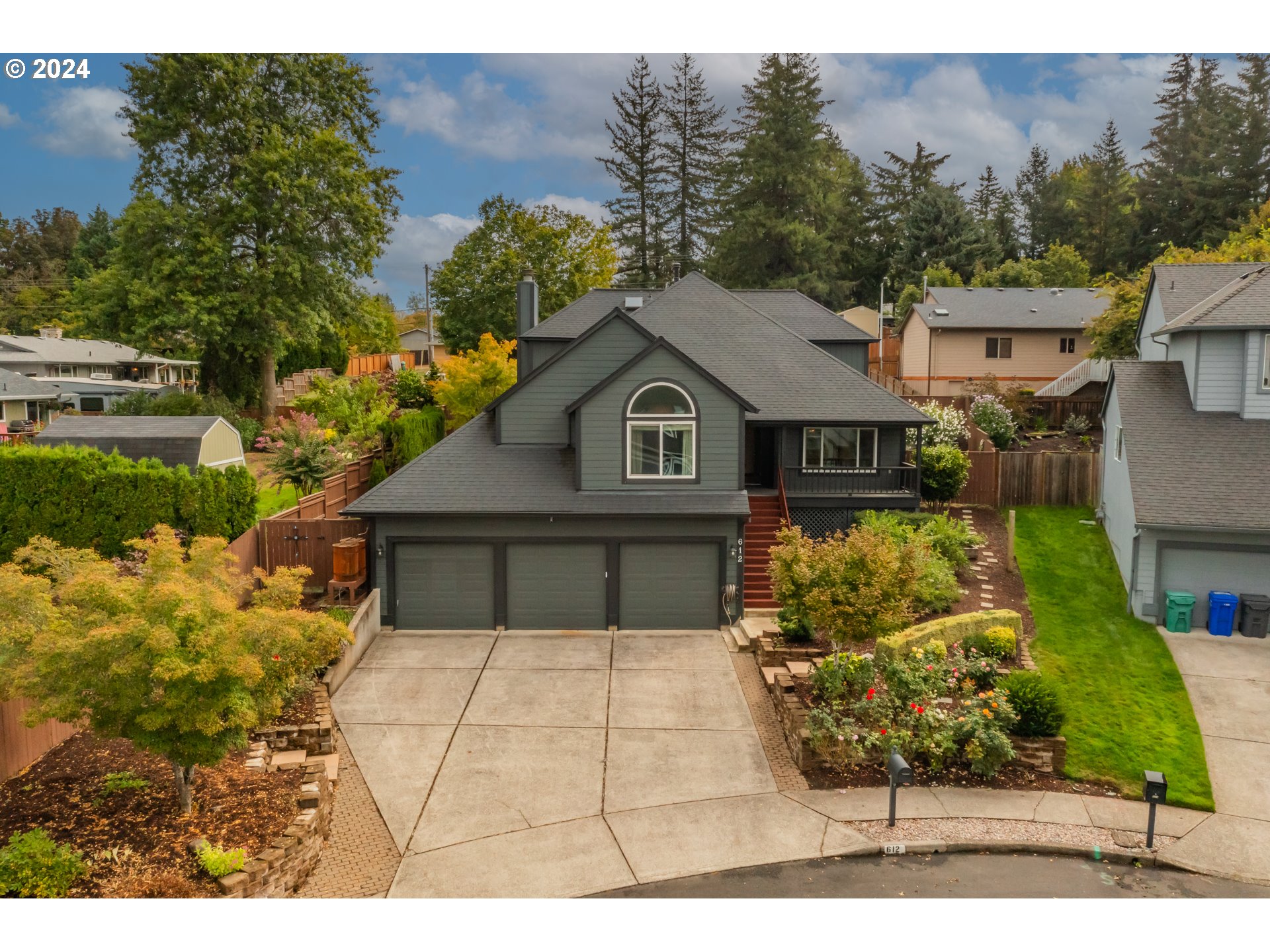 612 Southeast Lovrien Place Gresham, OR 97080 - Photo 41 of 48 a view of a yard in front of house