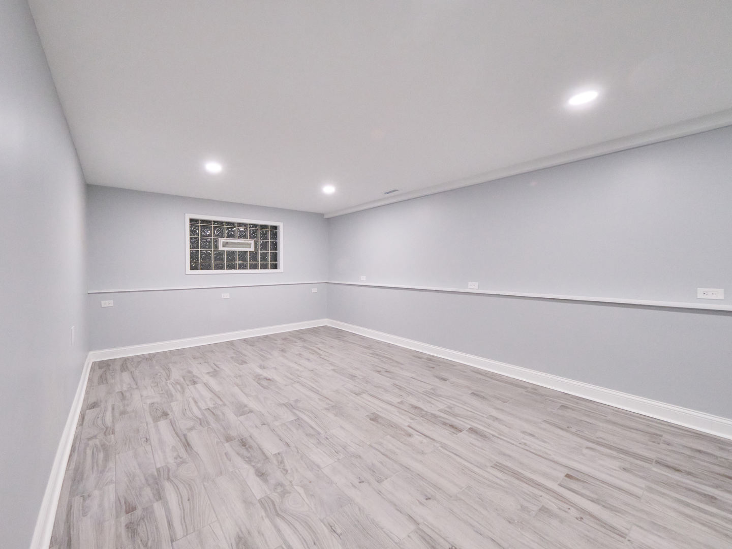 18207 Ravisloe Terrace Country Club Hills, IL 60478 - Photo 17 of 24 a view of an empty room with wooden floor and a window