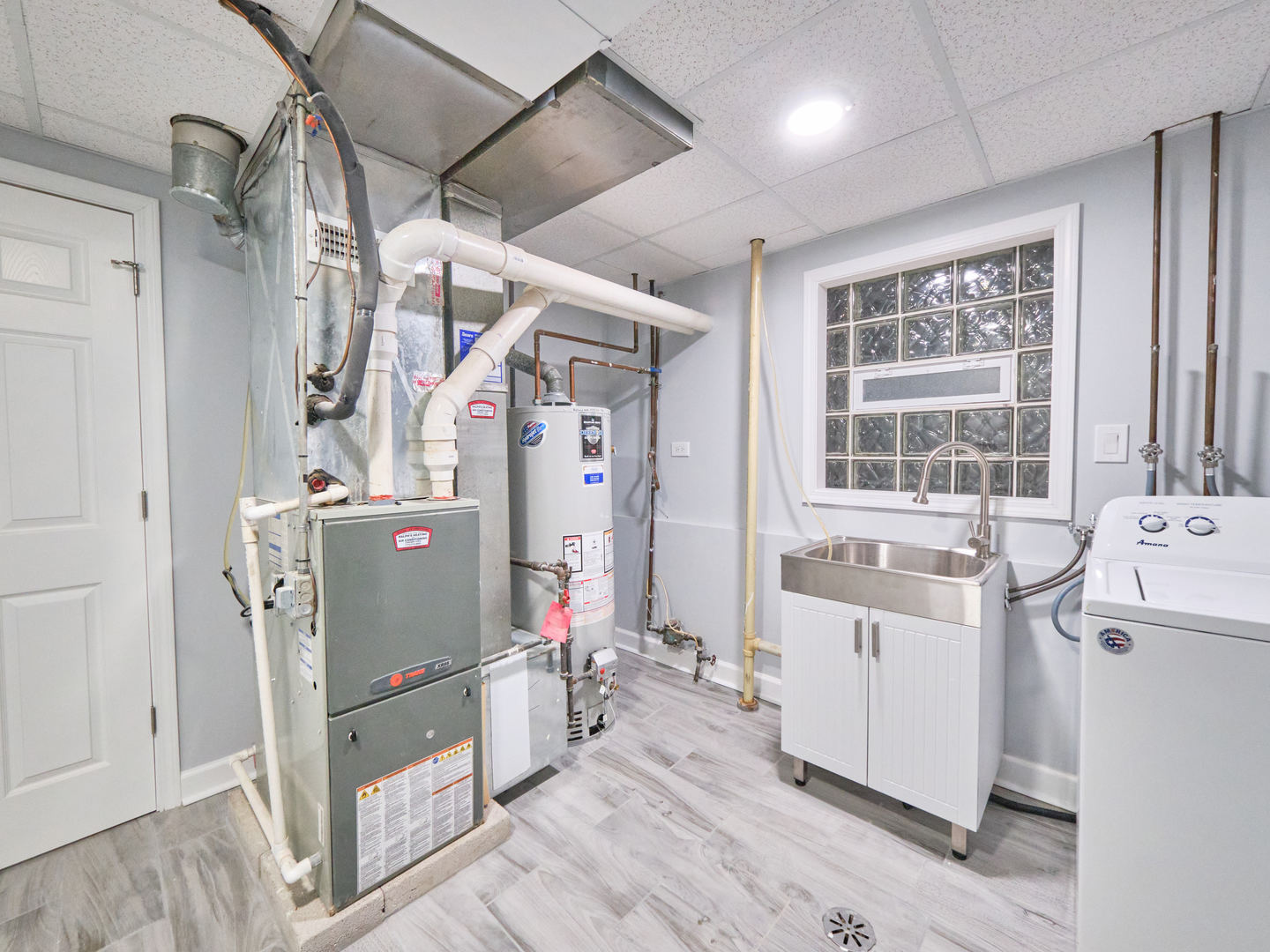 18207 Ravisloe Terrace Country Club Hills, IL 60478 - Photo 18 of 24 a storage room with washer and dryer
