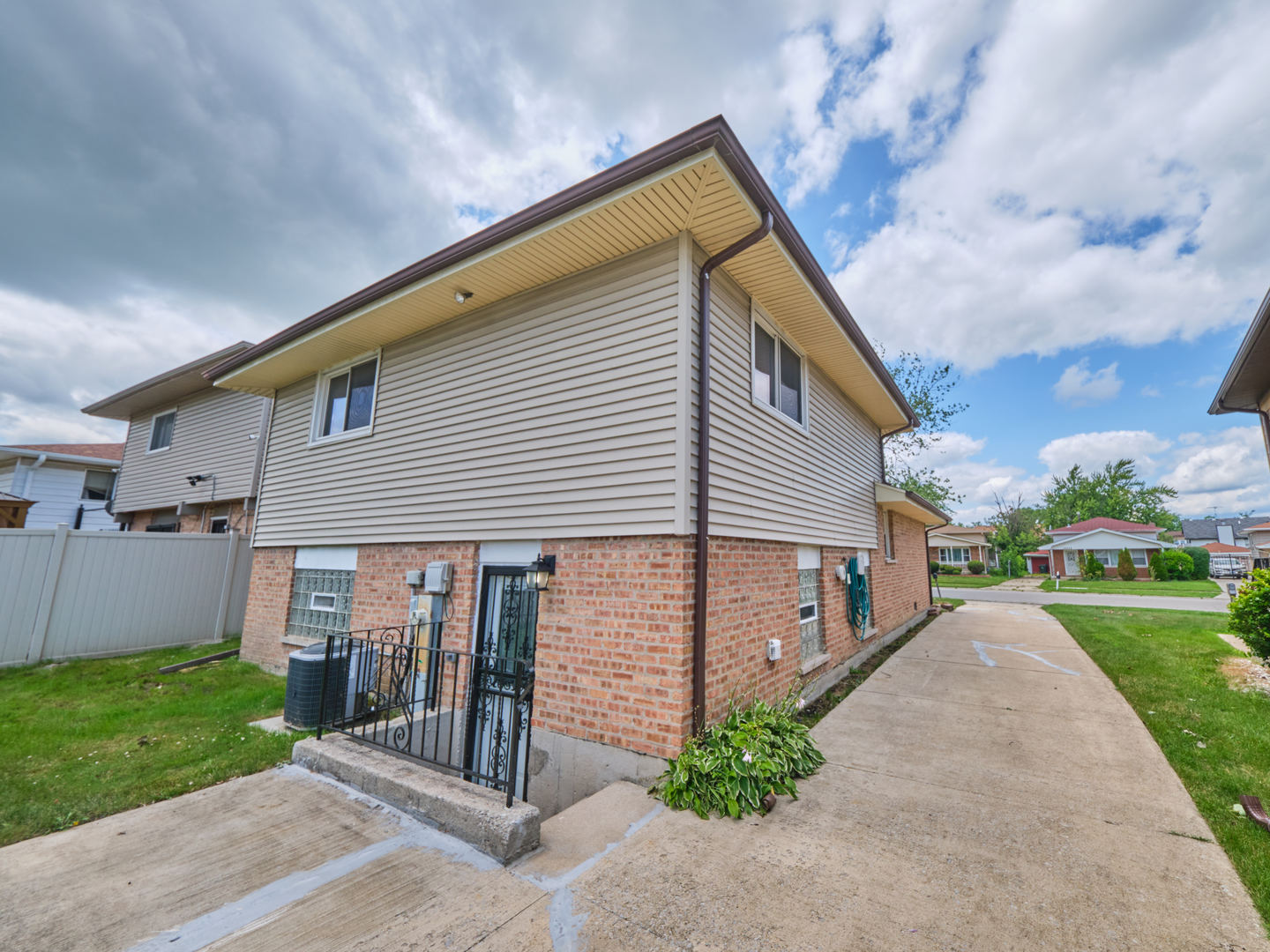 18207 Ravisloe Terrace Country Club Hills, IL 60478 - Photo 21 of 24 a front view of a house with a garden and trees