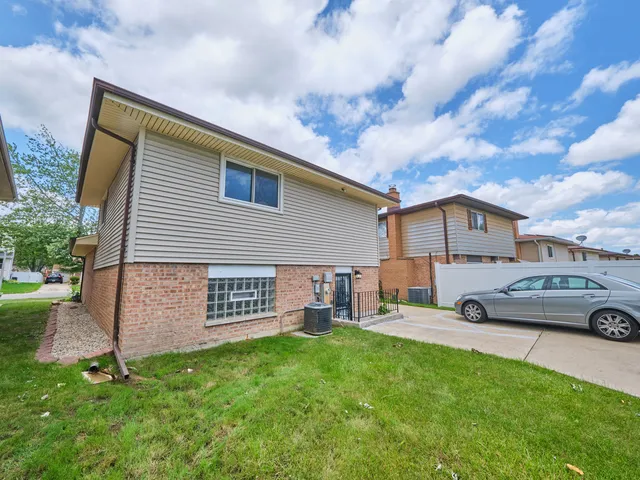 a view of a house with a back yard