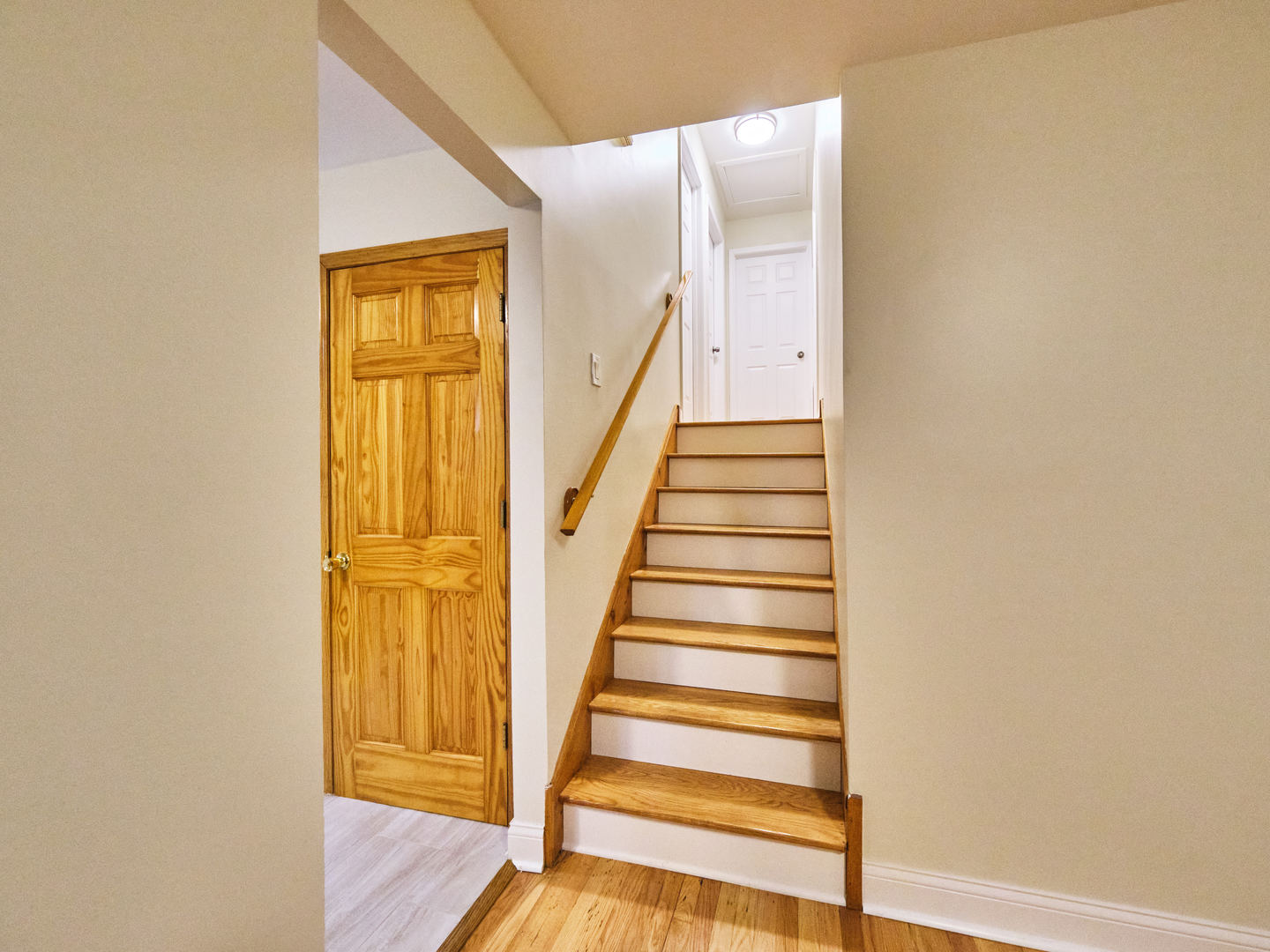 18207 Ravisloe Terrace Country Club Hills, IL 60478 - Photo 9 of 24 a view of entryway with wooden floor