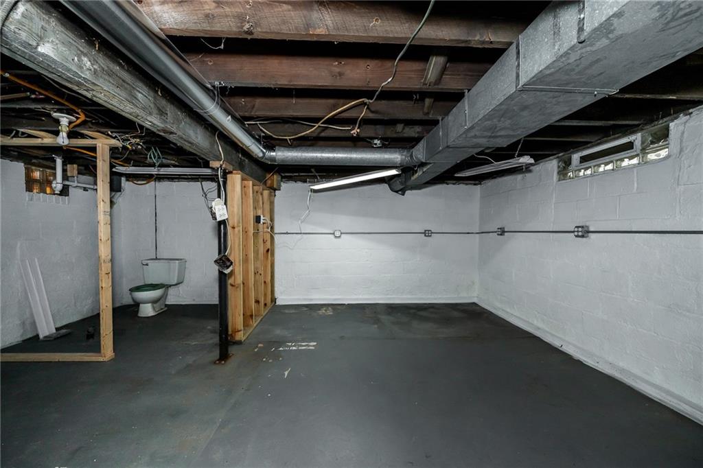 925 Roup Avenue Brackenridge, PA 15014 - Photo 23 of 28 a view of empty room