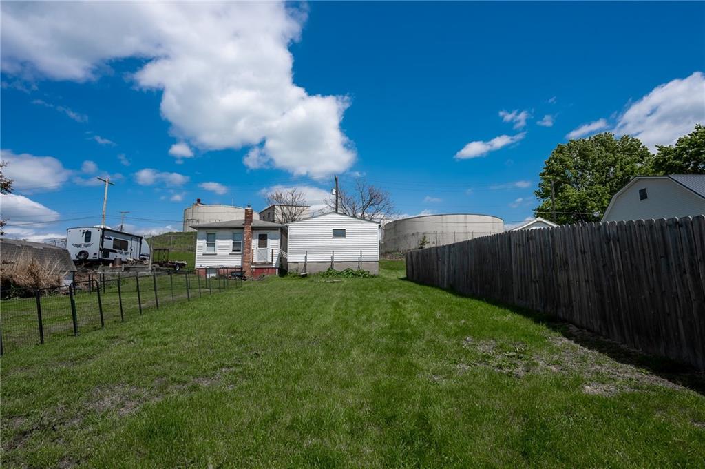 925 Roup Avenue Brackenridge, PA 15014 - Photo 26 of 28 a view of a back yard