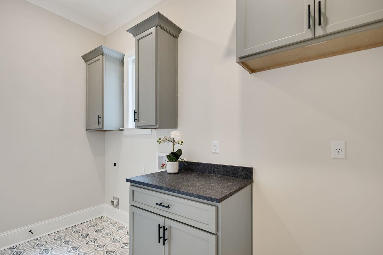 606 Cedar Shadows Circle West Collierville, TN 38017 - Photo 25 of 35 a bathroom with a sink and a mirror