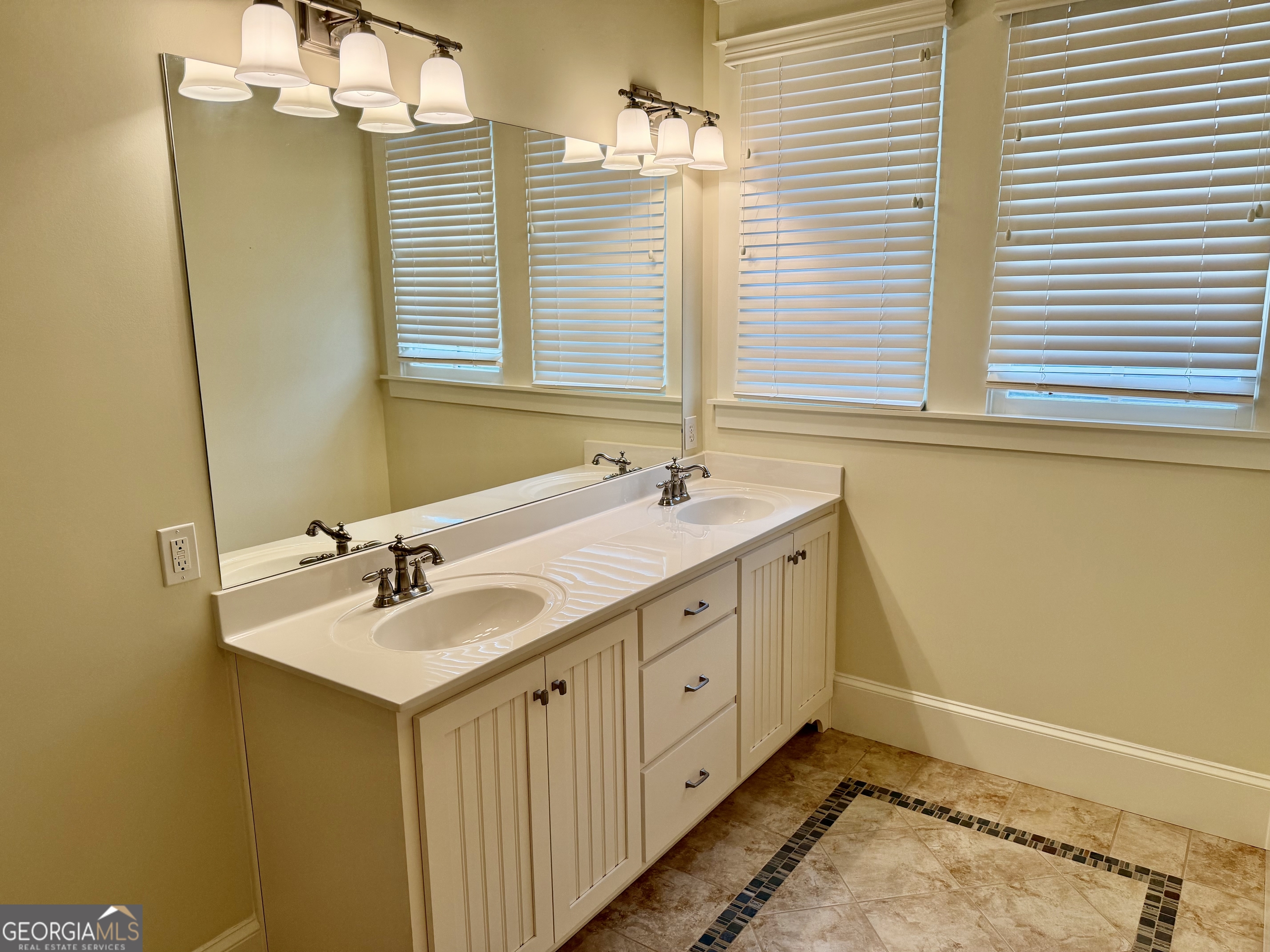 25 Charter Oak Drive Athens, GA 30607 - Photo 17 of 19 a bathroom with 2 sink tub and a mirror