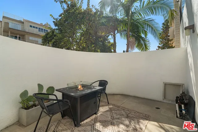 $1,599,000 | 11925 Goshen Avenue, Unit 4, Los Angeles, CA 90049