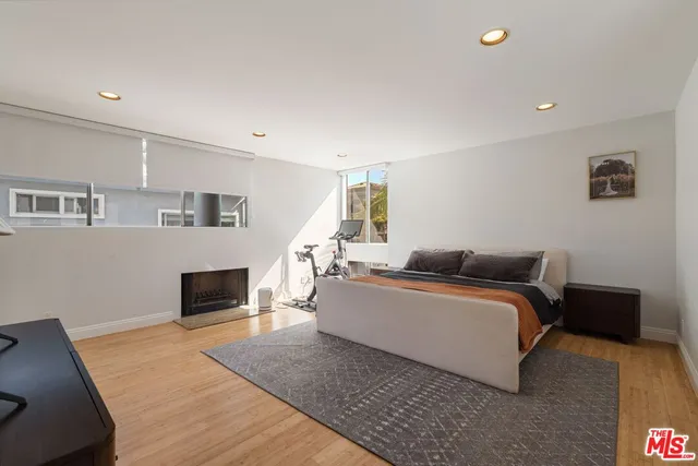 $1,599,000 | 11925 Goshen Avenue, Unit 4, Los Angeles, CA 90049