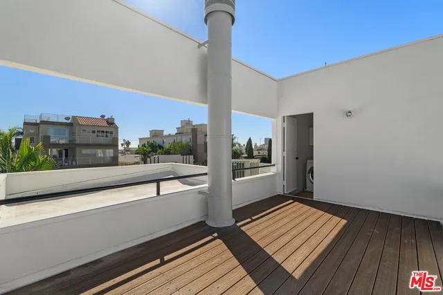 $1,599,000 | 11925 Goshen Avenue, Unit 4, Los Angeles, CA 90049