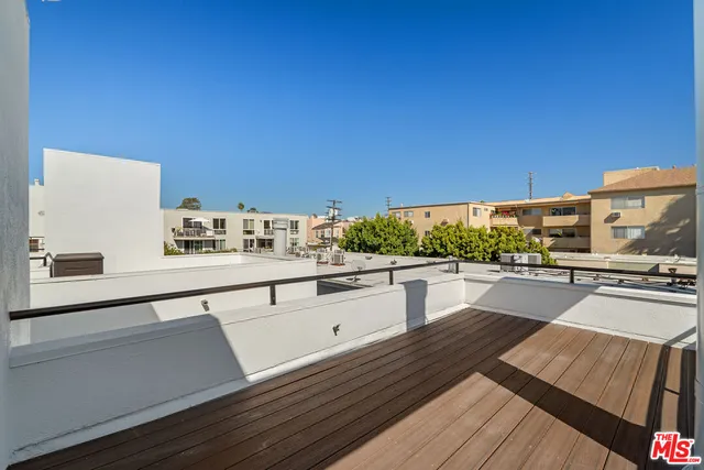 $1,599,000 | 11925 Goshen Avenue, Unit 4, Los Angeles, CA 90049