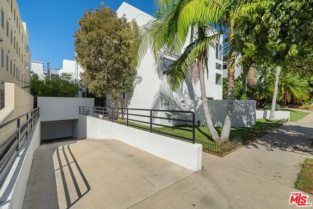 $1,599,000 | 11925 Goshen Avenue, Unit 4, Los Angeles, CA 90049