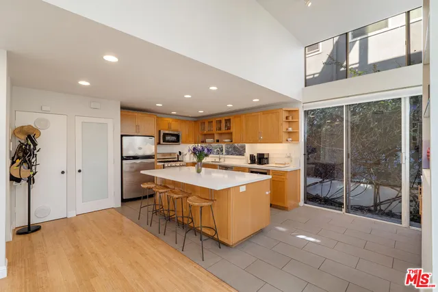 $1,599,000 | 11925 Goshen Avenue, Unit 4, Los Angeles, CA 90049
