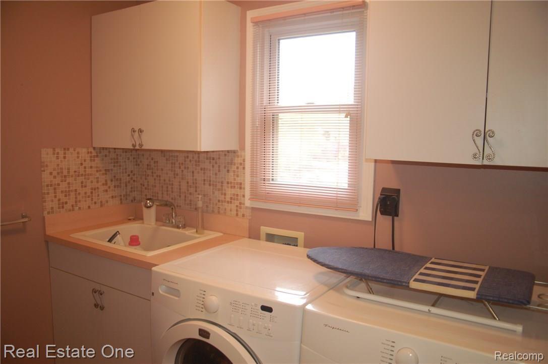 3067 Lexham Lane Rochester, MI 48309 - Photo 15 of 30 laundry USE.JPG