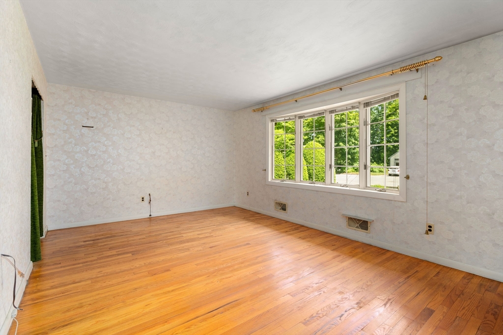 10 Davis Road Hudson, MA 01749 - Photo 11 of 38