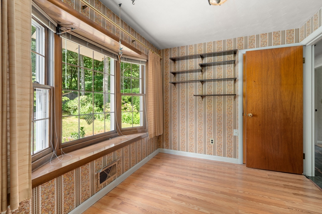 10 Davis Road Hudson, MA 01749 - Photo 15 of 38