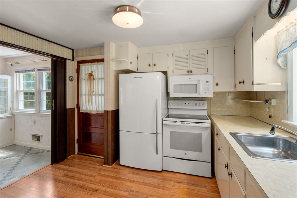 10 Davis Road Hudson, MA 01749 - Photo 18 of 38