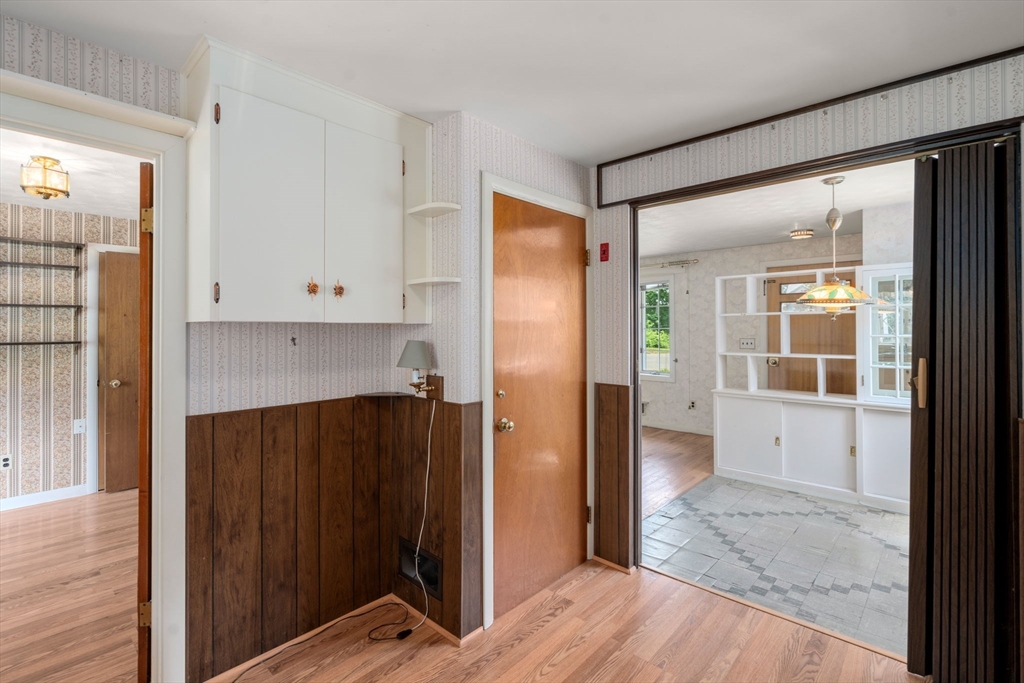 10 Davis Road Hudson, MA 01749 - Photo 19 of 38