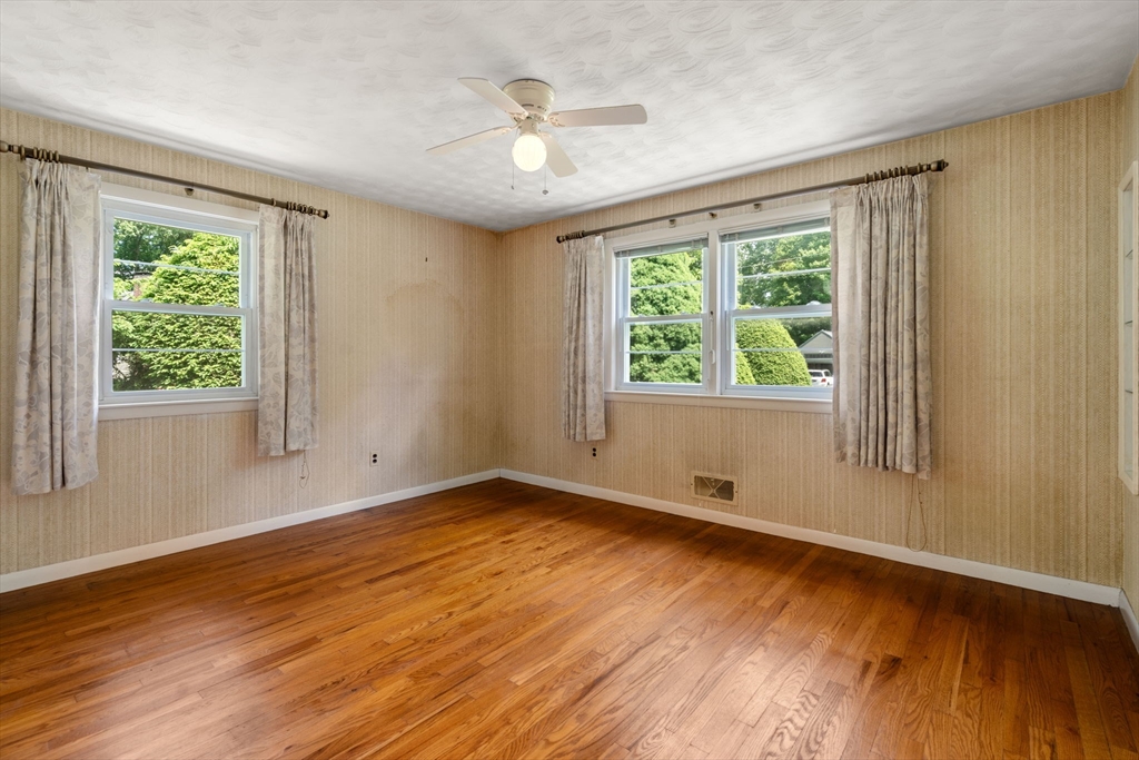 10 Davis Road Hudson, MA 01749 - Photo 20 of 38