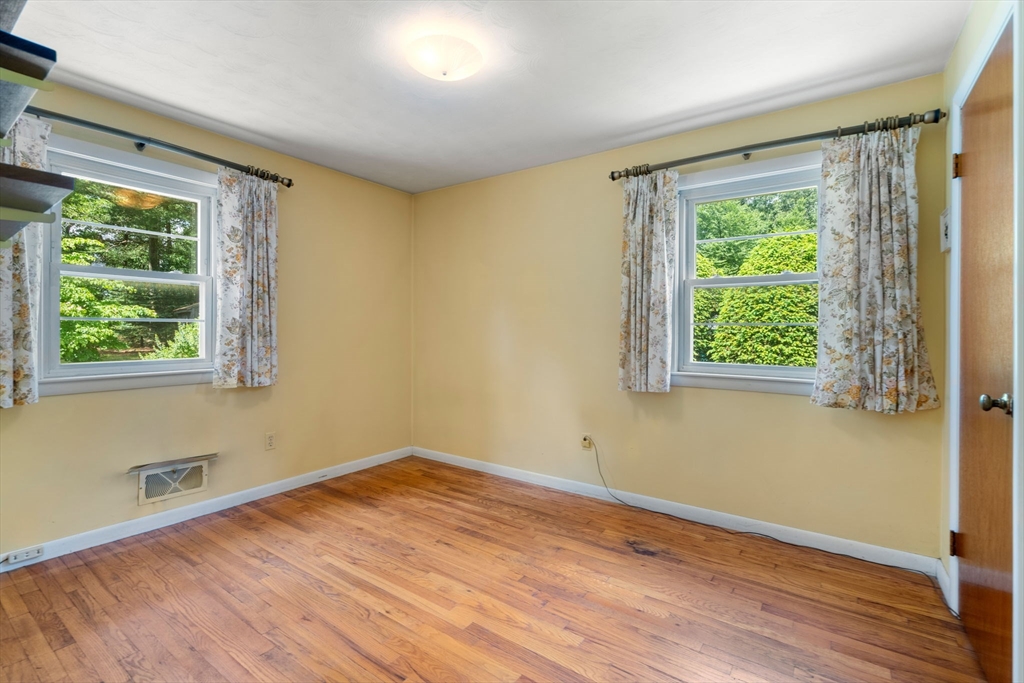 10 Davis Road Hudson, MA 01749 - Photo 22 of 38