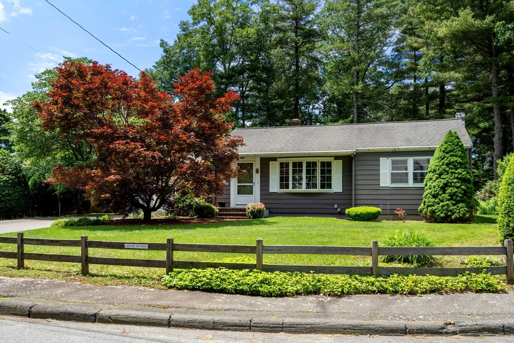 10 Davis Road Hudson, MA 01749 - Photo 3 of 38