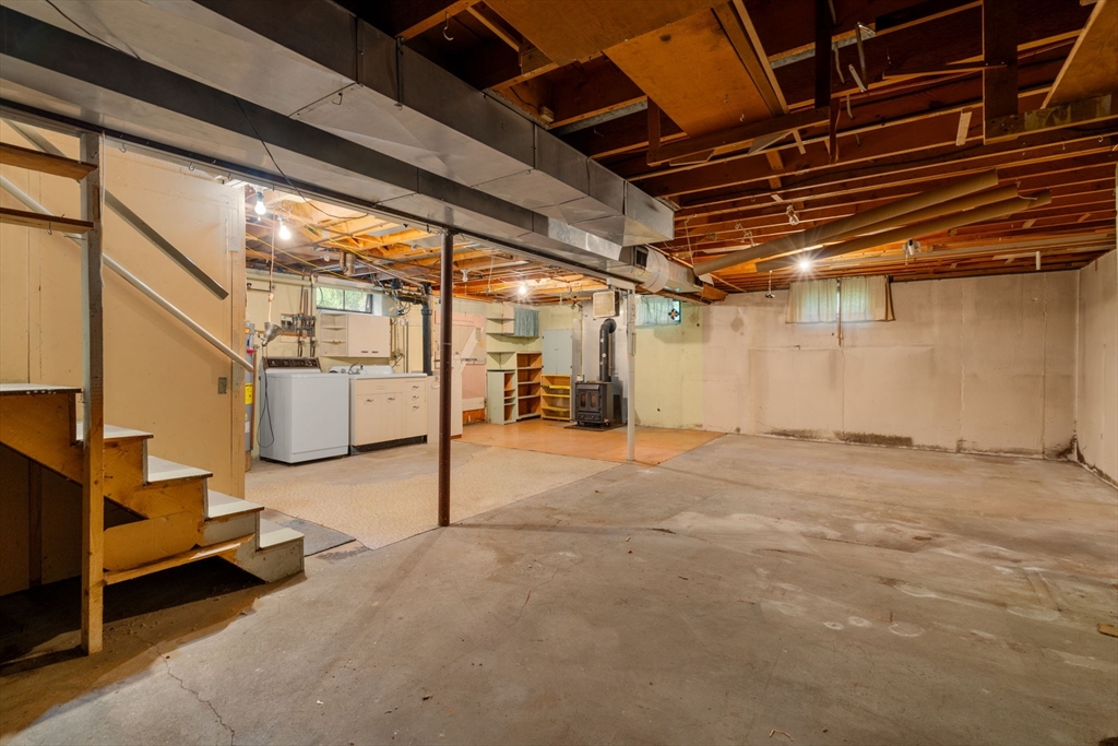 10 Davis Road Hudson, MA 01749 - Photo 31 of 38