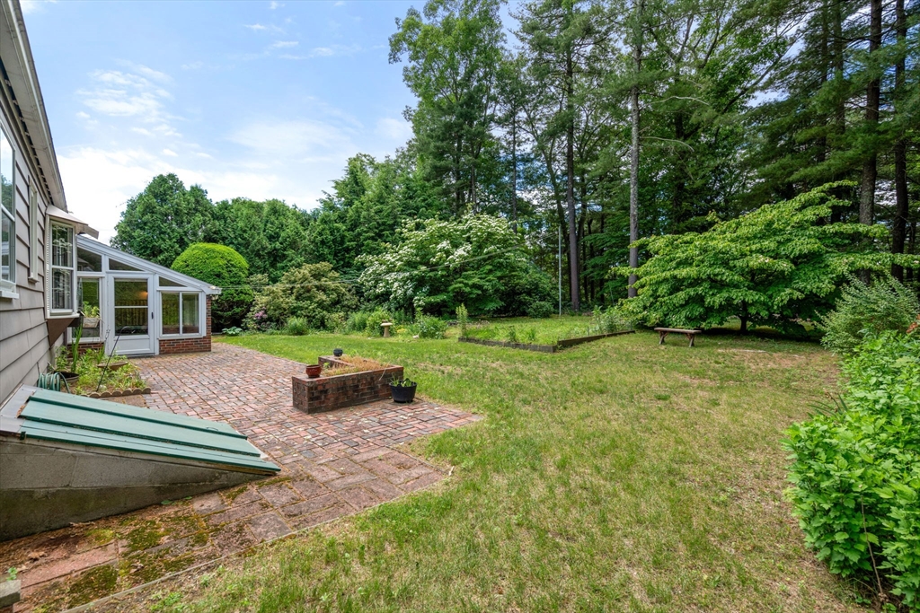 10 Davis Road Hudson, MA 01749 - Photo 32 of 38