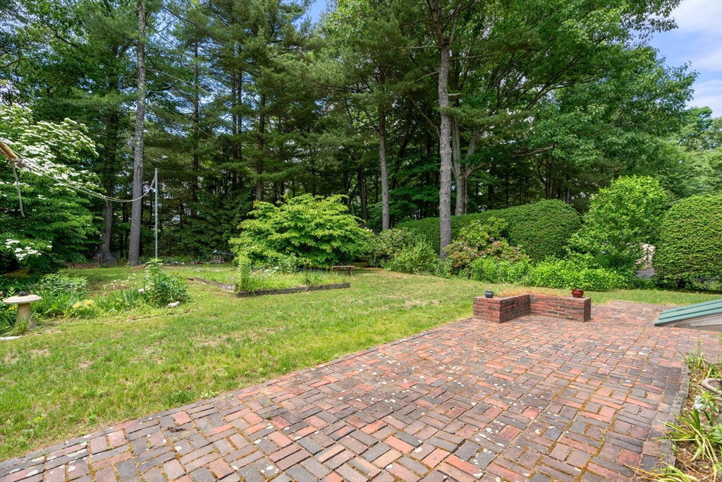 10 Davis Road Hudson, MA 01749 - Photo 33 of 38