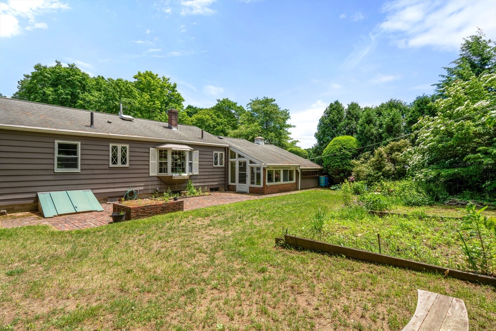 10 Davis Road Hudson, MA 01749 - Photo 34 of 38