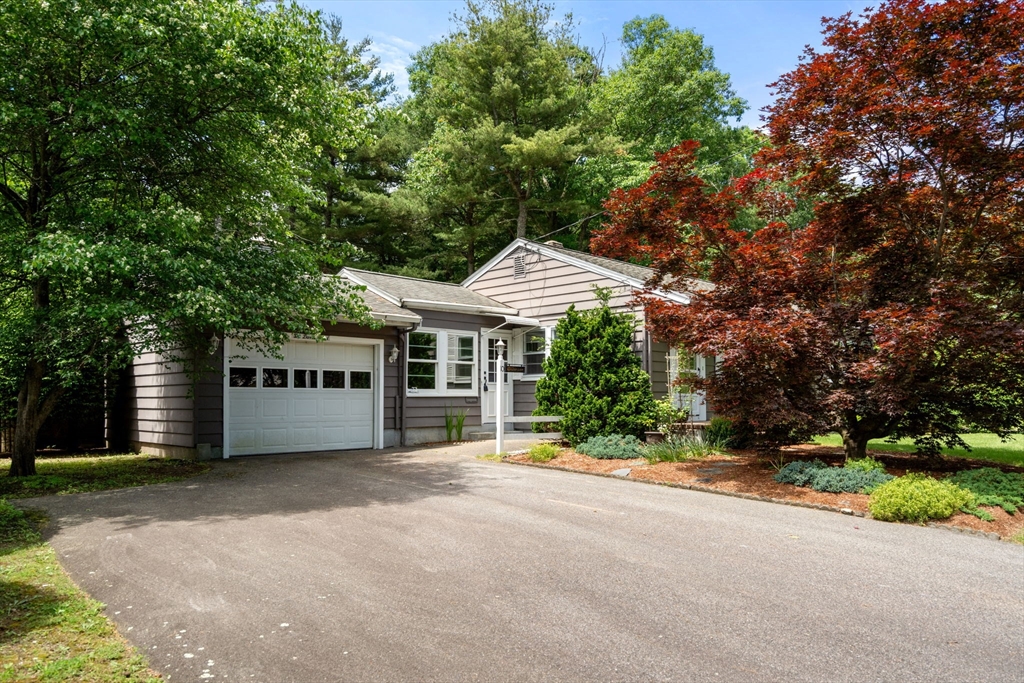 10 Davis Road Hudson, MA 01749 - Photo 4 of 38