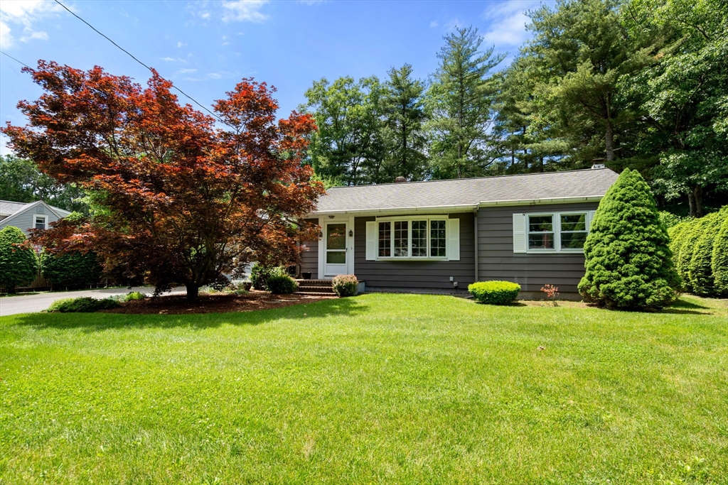 10 Davis Road Hudson, MA 01749 - Photo 6 of 38