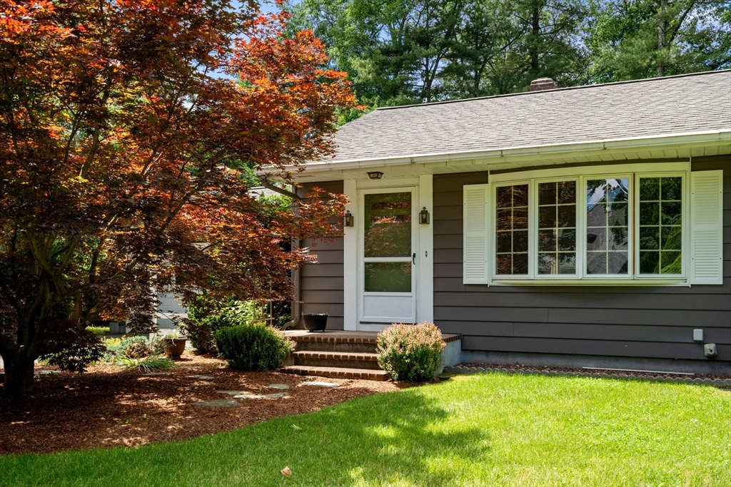 10 Davis Road Hudson, MA 01749 - Photo 7 of 38