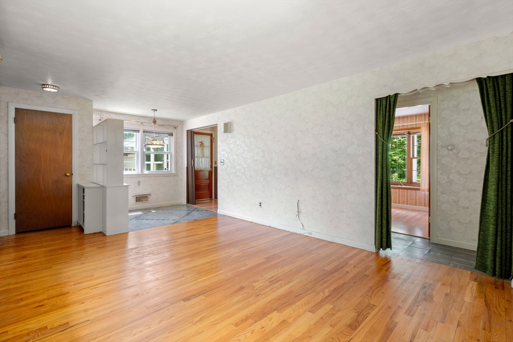 10 Davis Road Hudson, MA 01749 - Photo 9 of 38