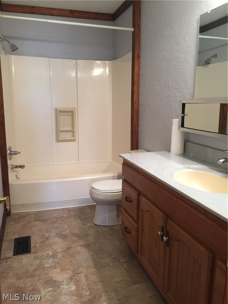 4011 Jaeger Road Lorain, OH 44053 - Photo 13 of 27 main bathroom
