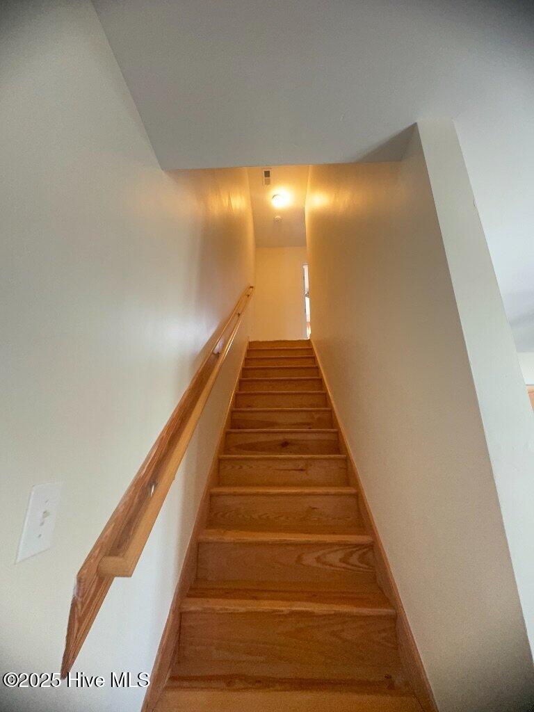 643 Fowler Manning Road, Unit 17 Richlands, NC 28574 - Photo 8 of 14 Stairway