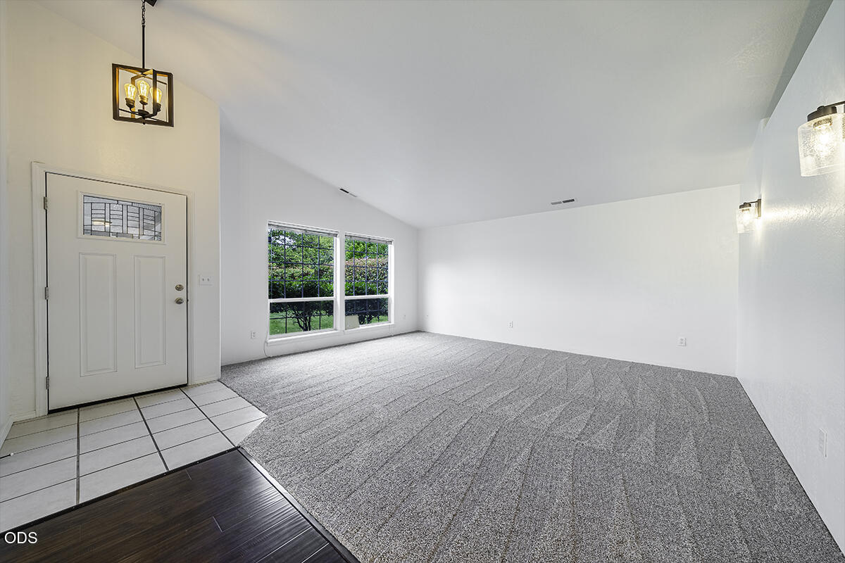 1118 Angela Court Central Point, OR 97502 - Photo 8 of 22