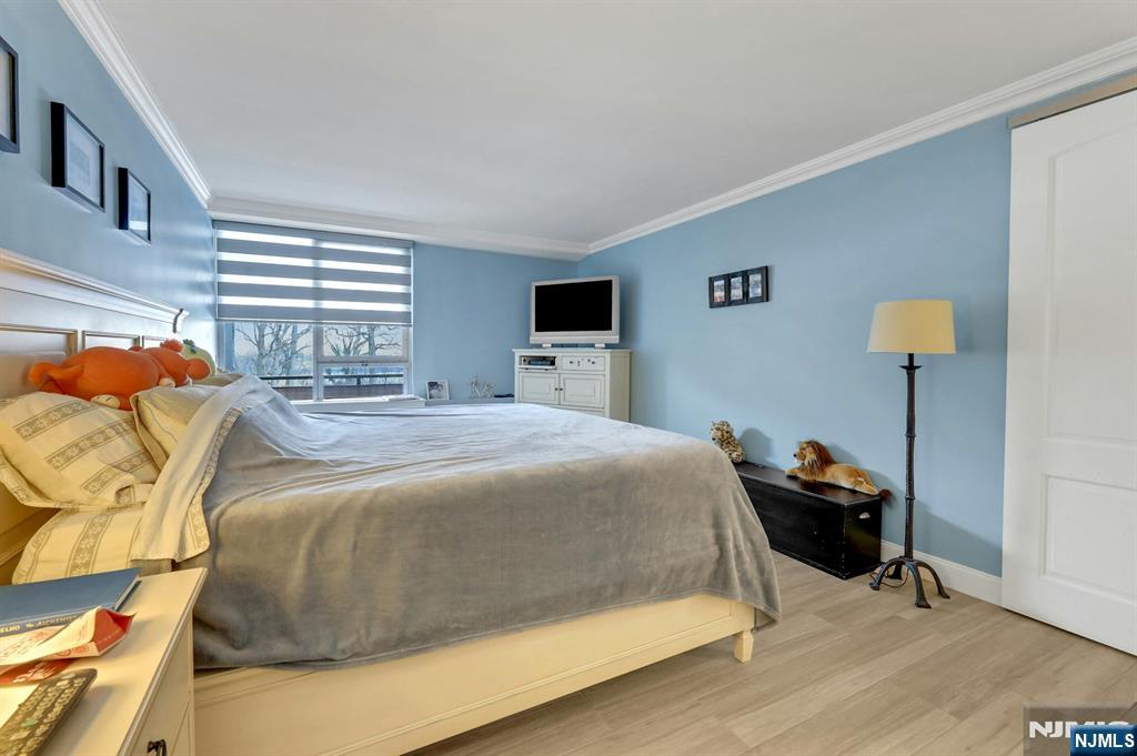 2 Horizon Road, Unit G1 Fort Lee, NJ 07024 - Photo 37 of 44 a bedroom with a bed and a lamp on table