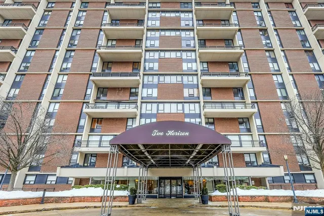 $388,000 | 2 Horizon Road, Unit G1, Fort Lee, NJ 07024