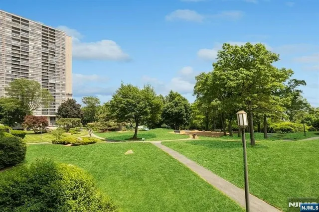 $388,000 | 2 Horizon Road, Unit G1, Fort Lee, NJ 07024