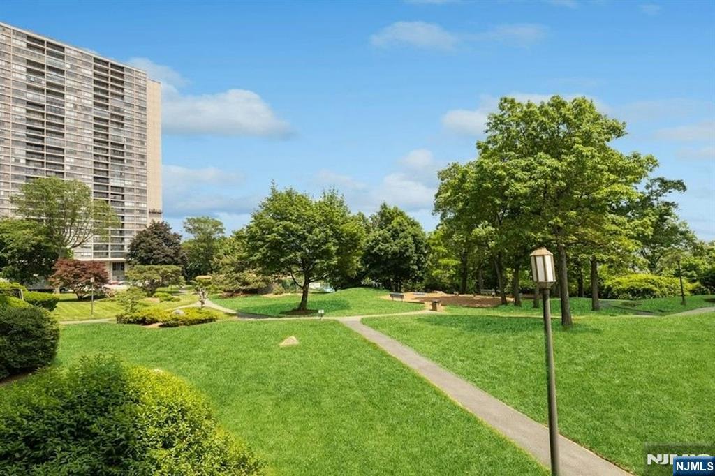2 Horizon Road, Unit G1 Fort Lee, NJ 07024 - Photo 5 of 44 a view of a park with large trees
