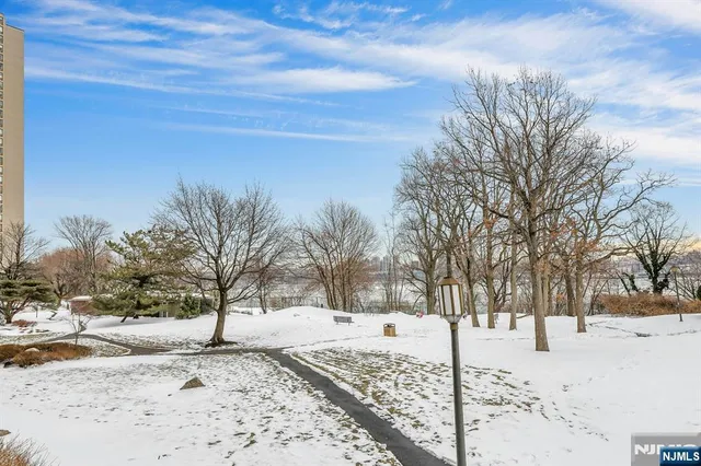 $388,000 | 2 Horizon Road, Unit G1, Fort Lee, NJ 07024