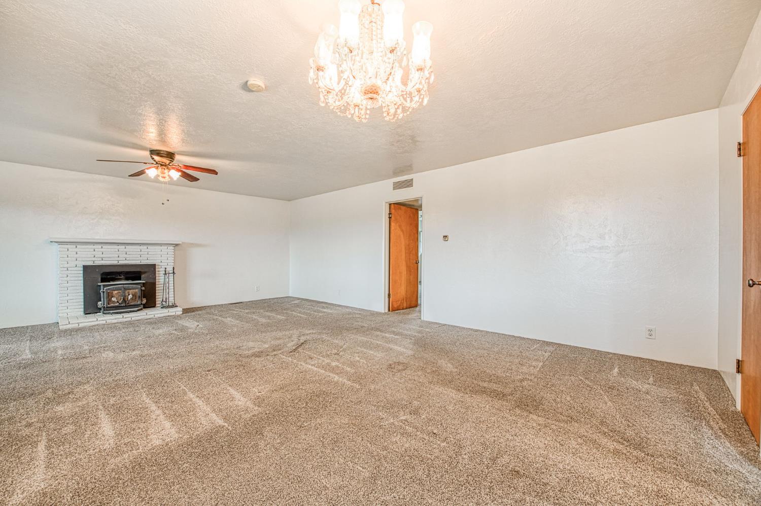 13130 South Henderson Road Caruthers, CA 93609 - Photo 11 of 36