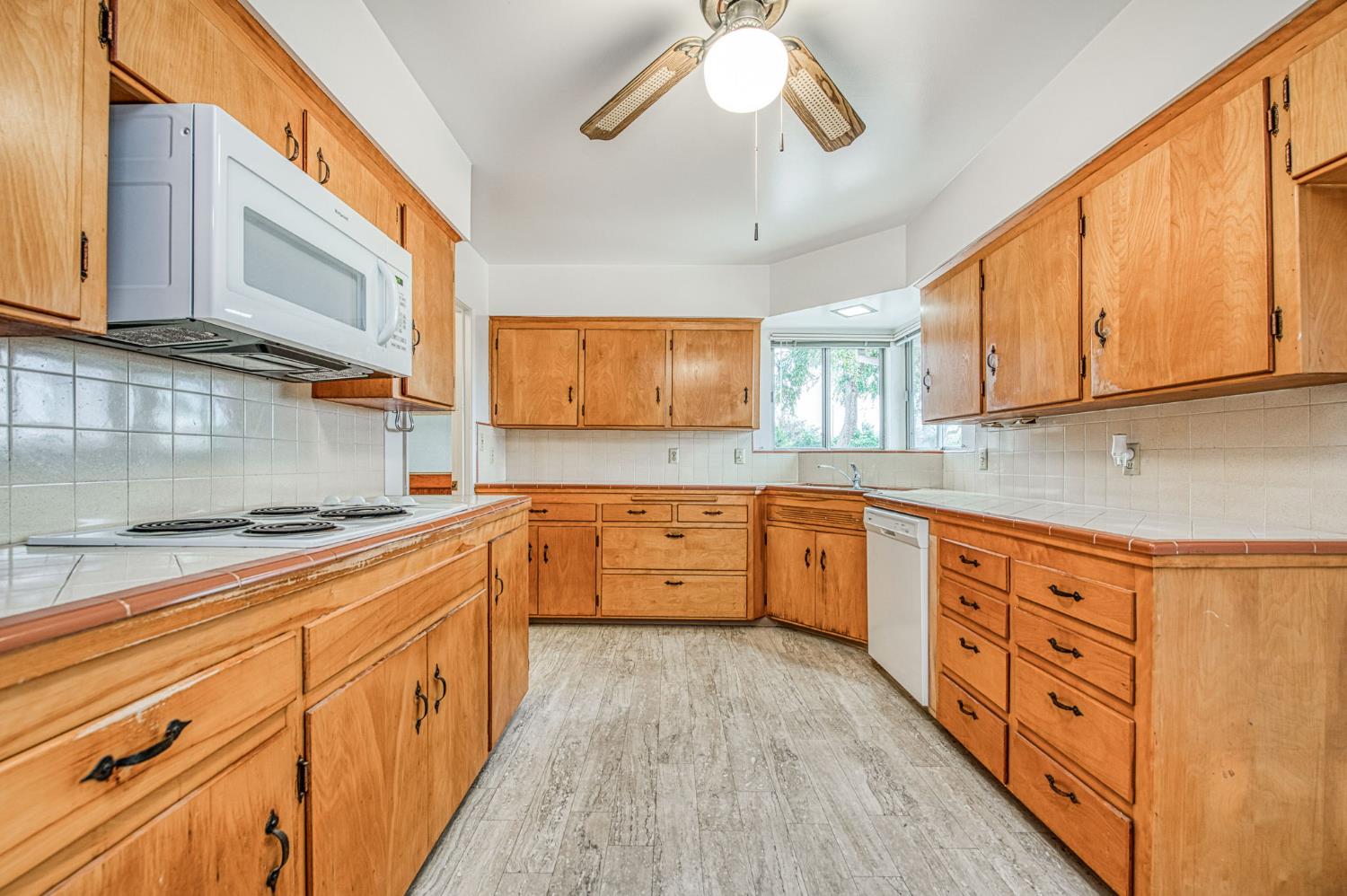 13130 South Henderson Road Caruthers, CA 93609 - Photo 15 of 36